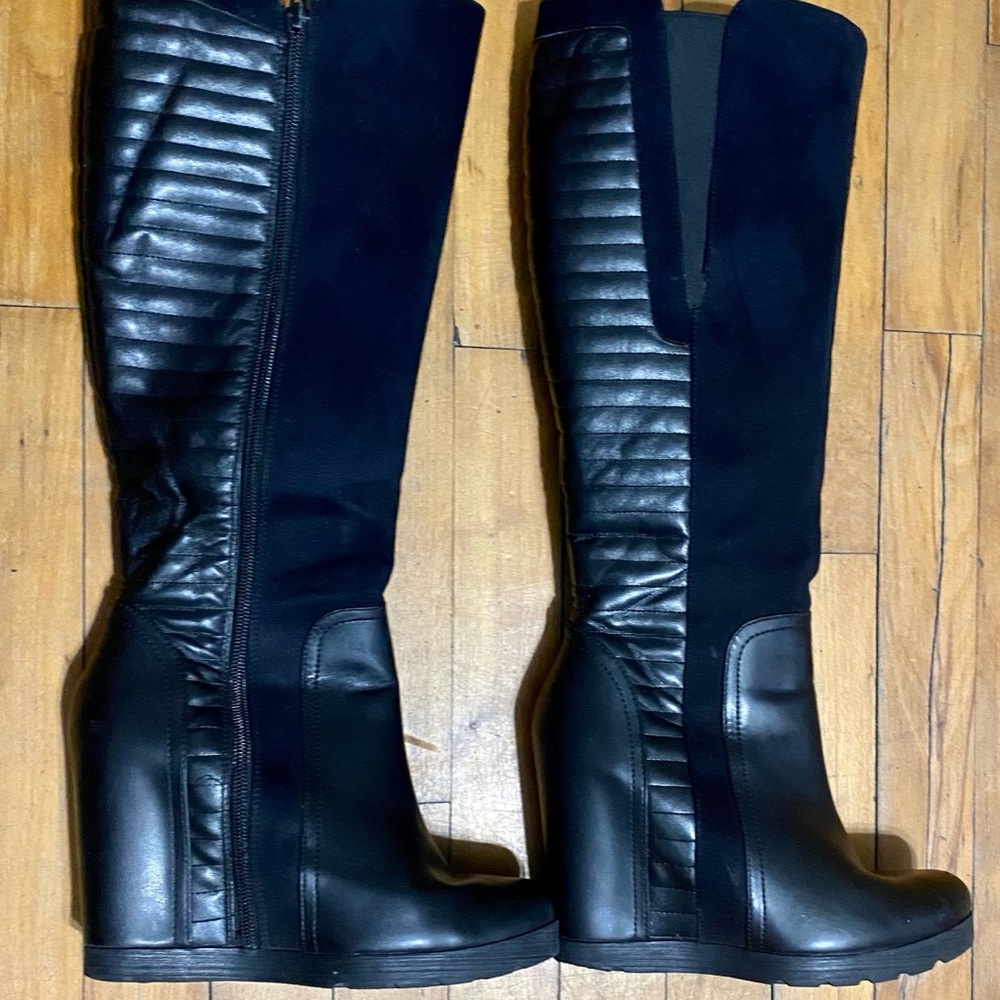 Great Condition Black Wedge Boots 👢